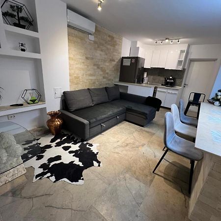 Luxus Cluj Airport Apartments Eksteriør billede