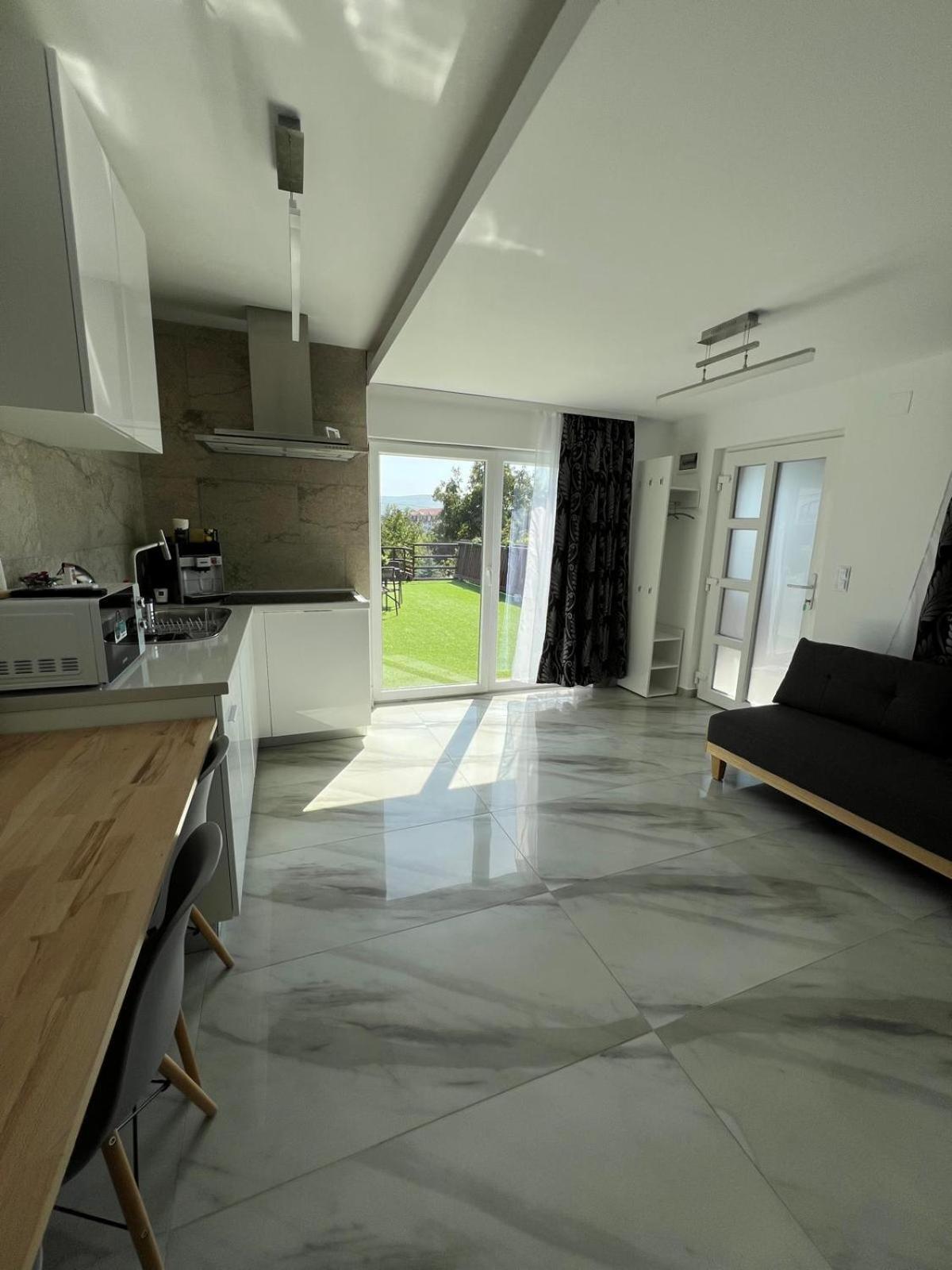 Luxus Cluj Airport Apartments Eksteriør billede