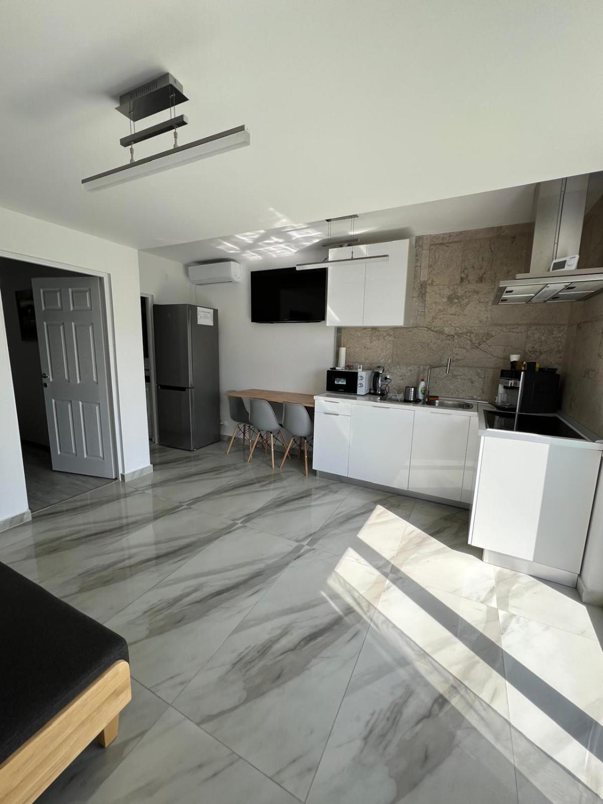 Luxus Cluj Airport Apartments Eksteriør billede