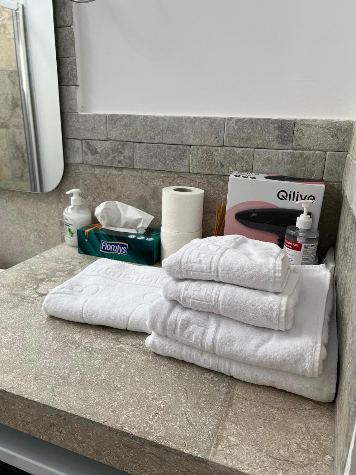 Luxus Cluj Airport Apartments Eksteriør billede