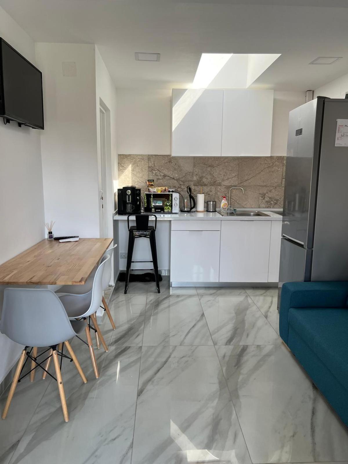 Luxus Cluj Airport Apartments Eksteriør billede
