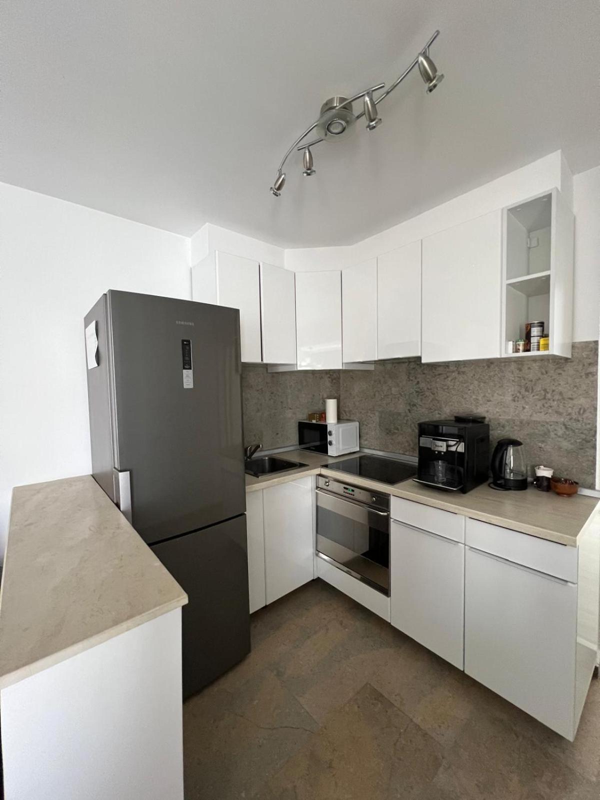 Luxus Cluj Airport Apartments Eksteriør billede