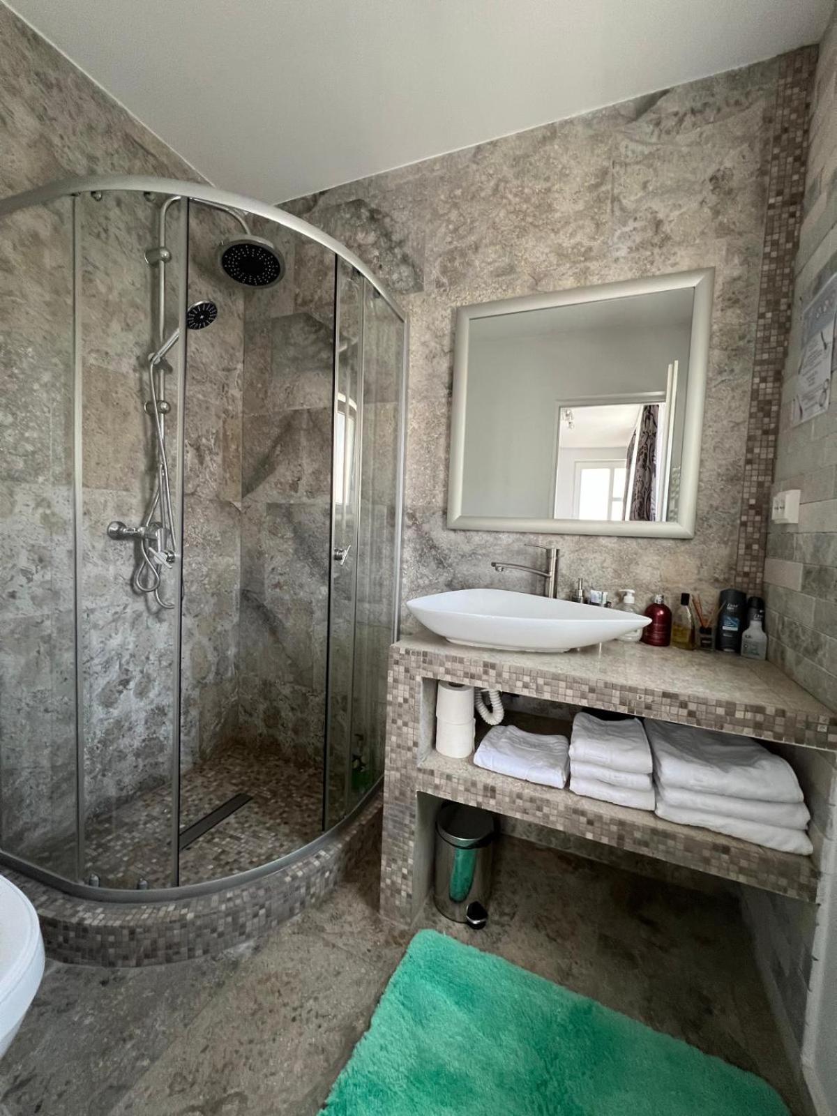 Luxus Cluj Airport Apartments Eksteriør billede