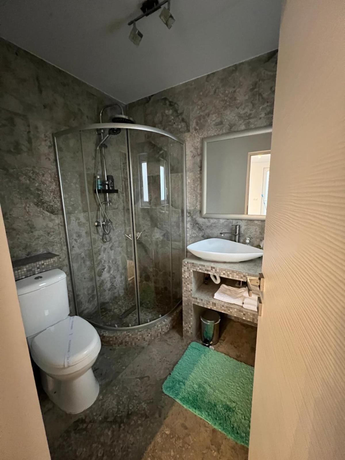 Luxus Cluj Airport Apartments Eksteriør billede