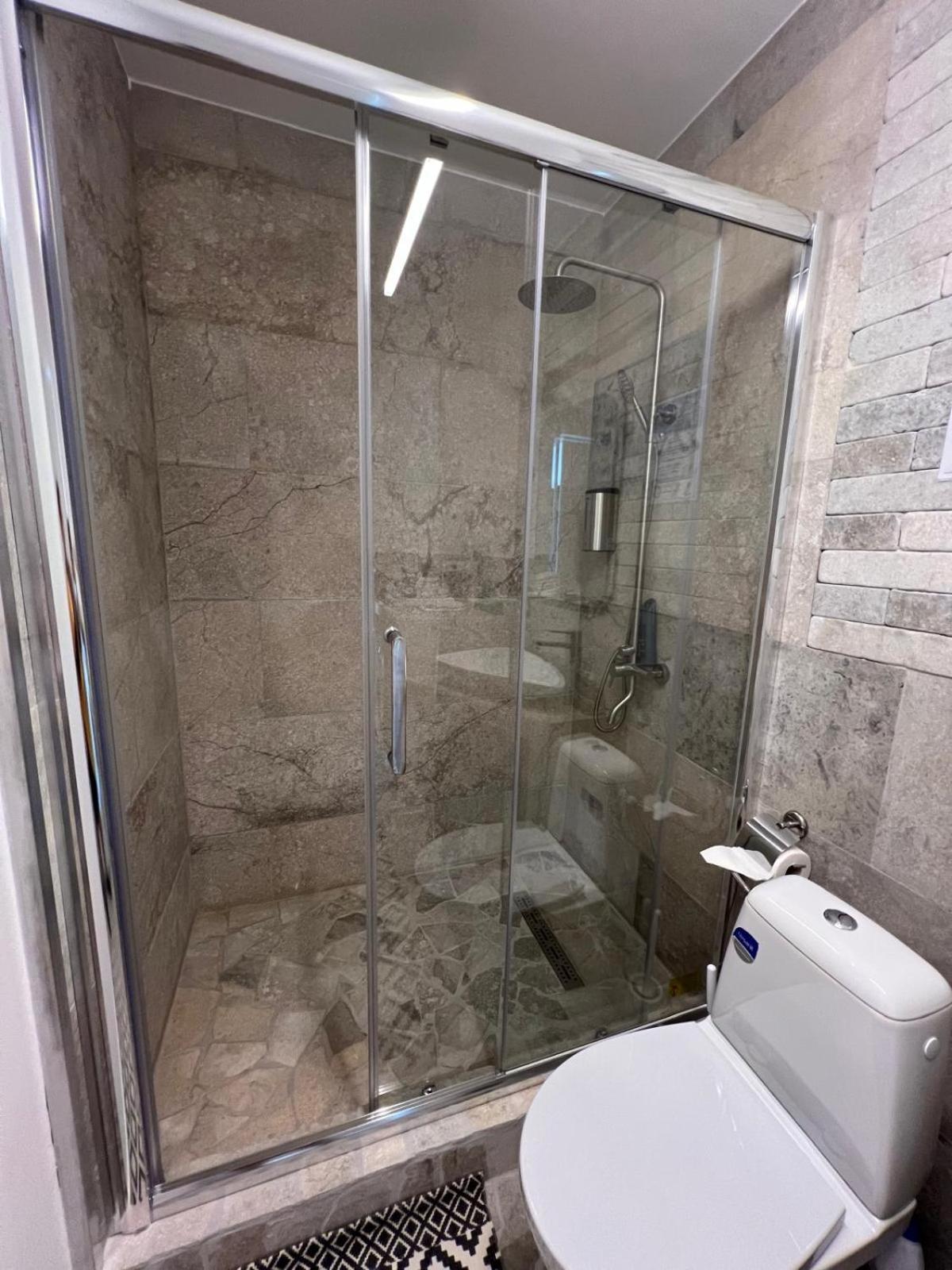Luxus Cluj Airport Apartments Eksteriør billede