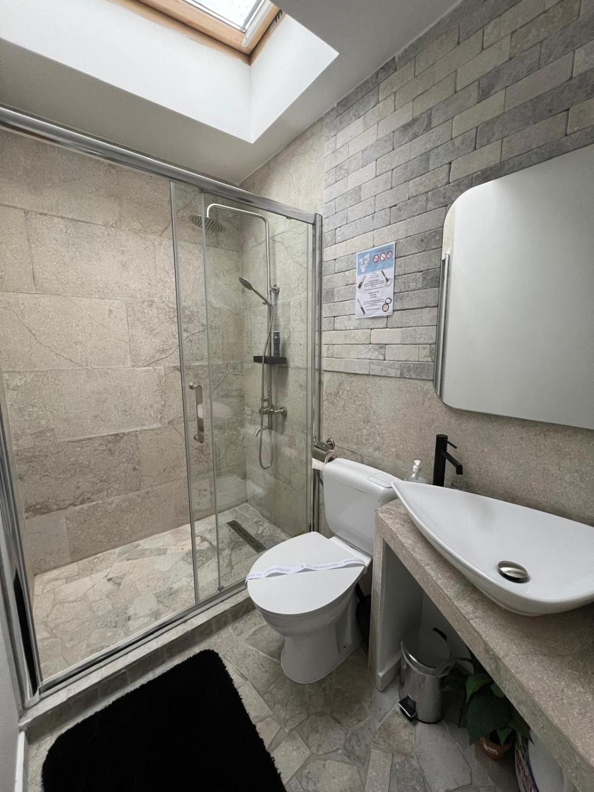 Luxus Cluj Airport Apartments Eksteriør billede