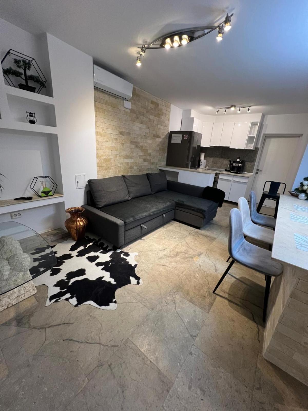 Luxus Cluj Airport Apartments Eksteriør billede
