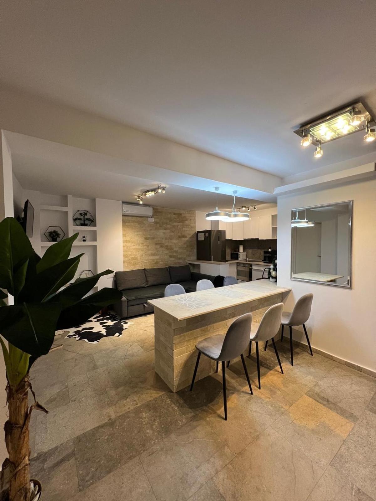 Luxus Cluj Airport Apartments Eksteriør billede