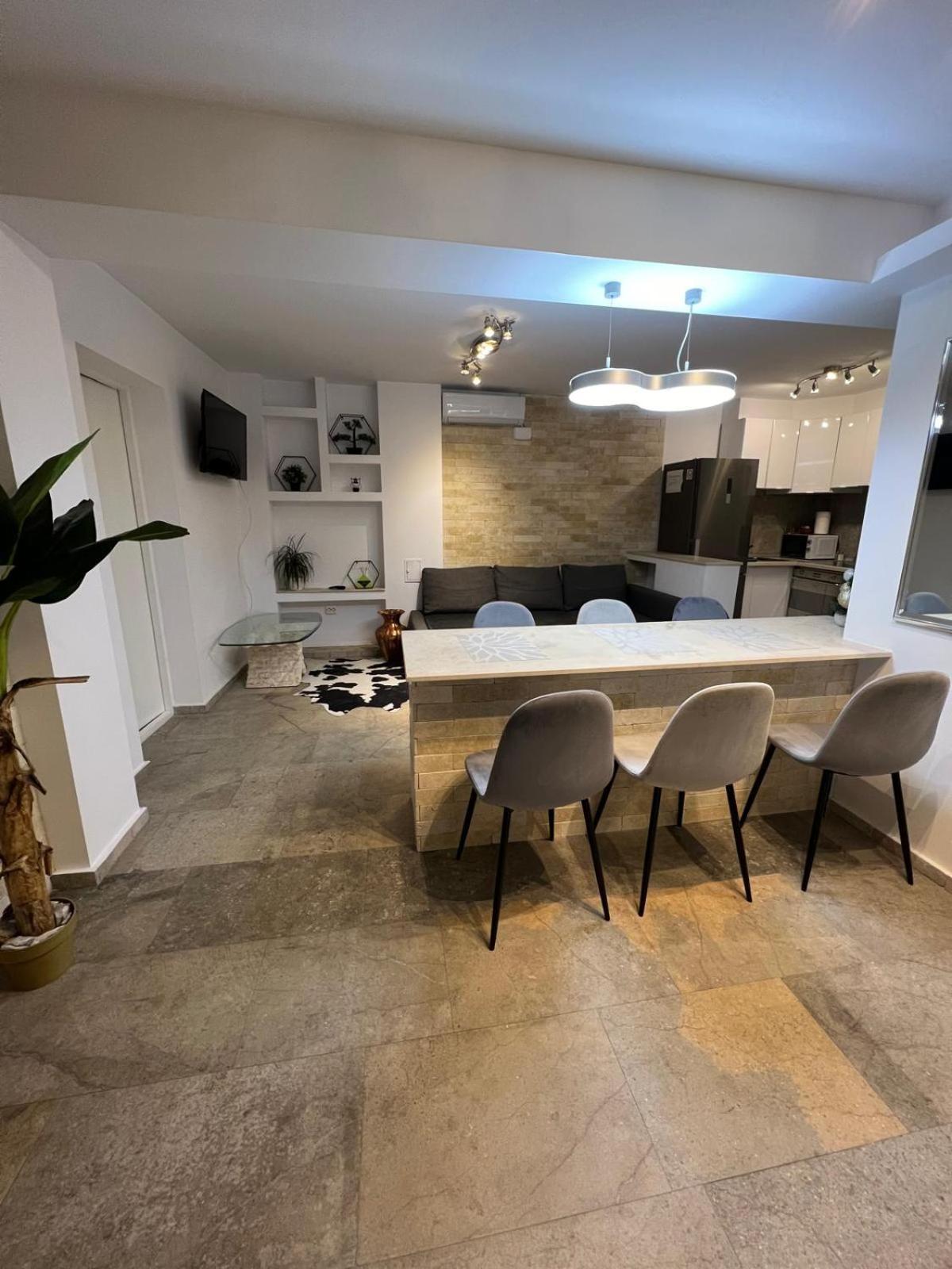 Luxus Cluj Airport Apartments Eksteriør billede